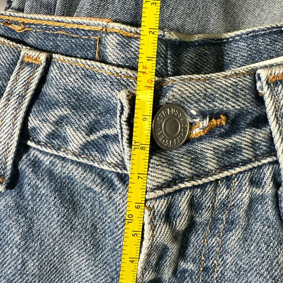 Levi's 550 Shorts - Picture 5 of 7